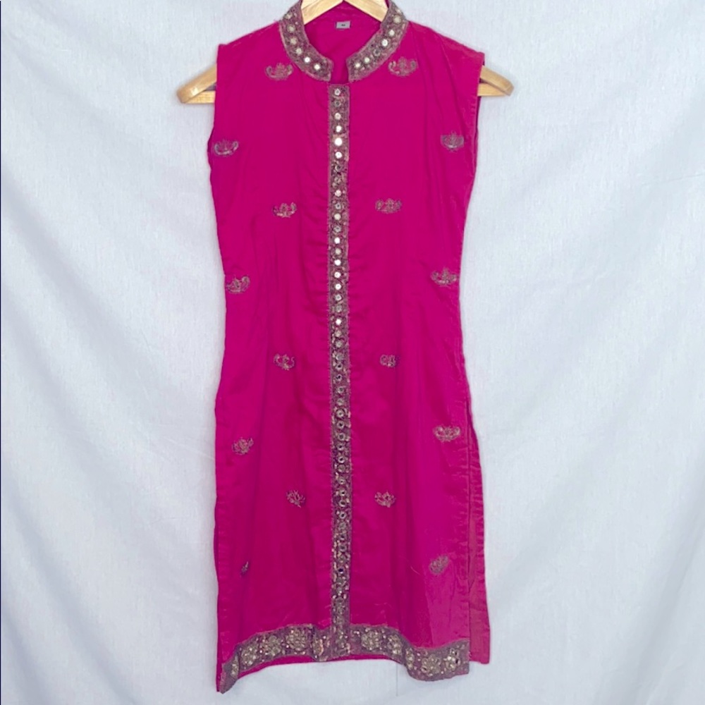 Modern knee-length tunic with slits from India!